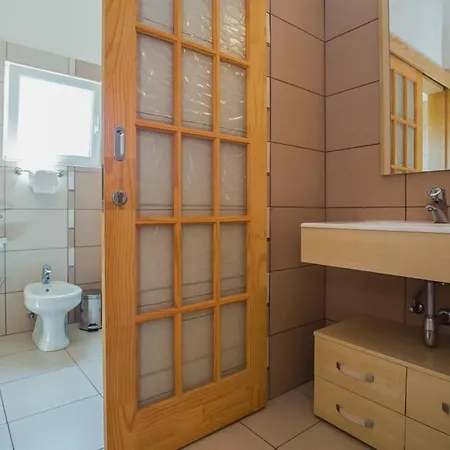 Daire Tara - By Guide