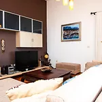 Tara - By Guide Apartment *