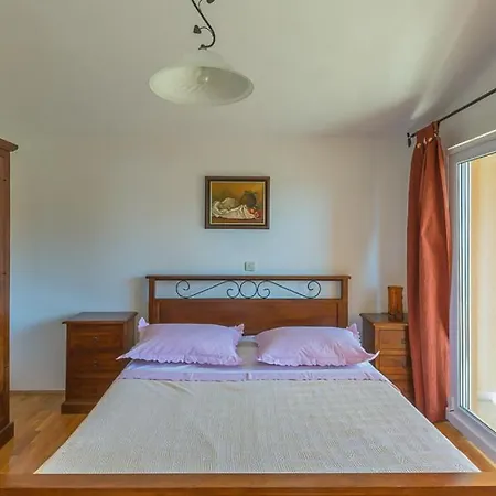 Tara - By Guide Apartman Makarska