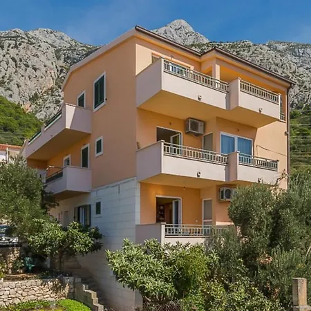 Tara - By Guide Apartman *