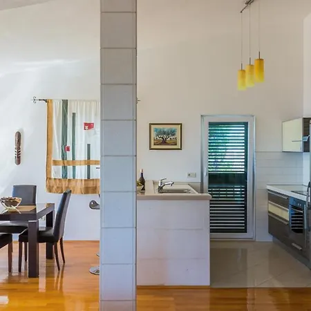 Tara - By Guide Apartman