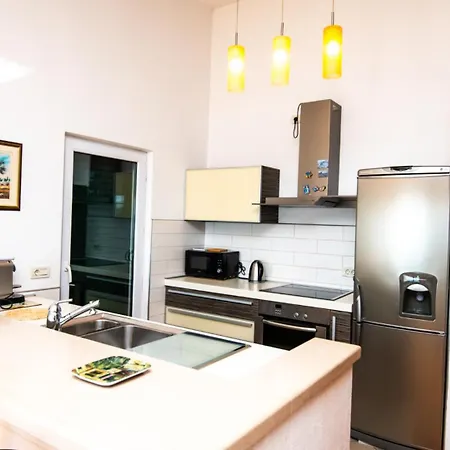 Tara - By Guide Apartment *