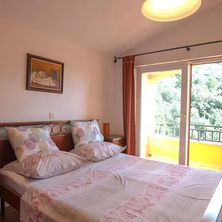 Tara - By Guide Apartment Makarska