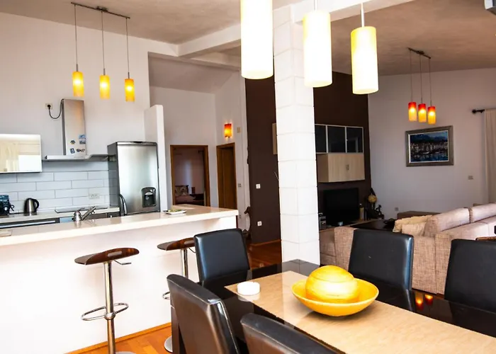 Tara - By Guide Apartment Makarska