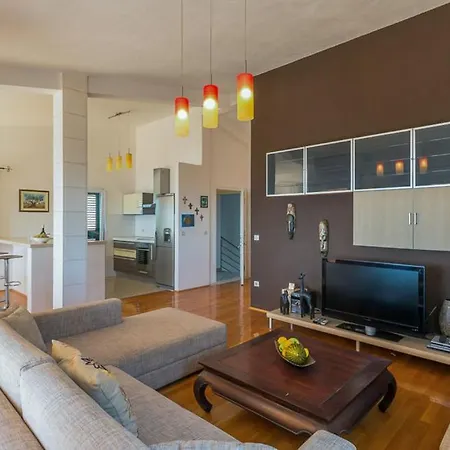 Tara - By Guide Apartment Makarska